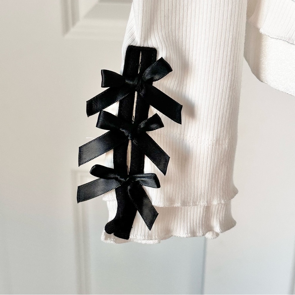 New Badgley Mischka White Cardigan Top Black Trim Bow Ribbon Cuffs Chic Ribbed - Picture 10 of 15